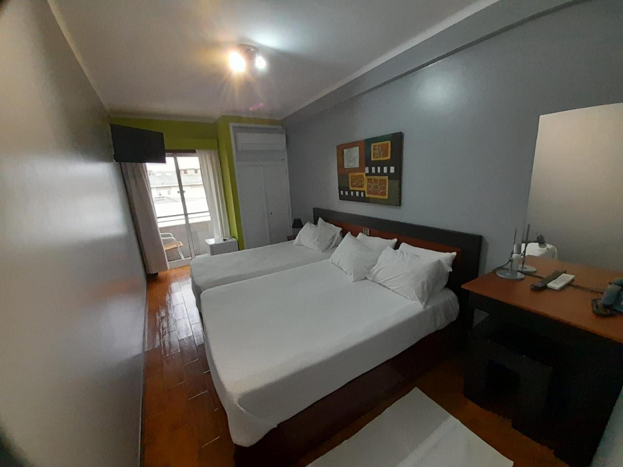 Hotel Dom Joao IV กิมาไรส์ ภายนอก รูปภาพ