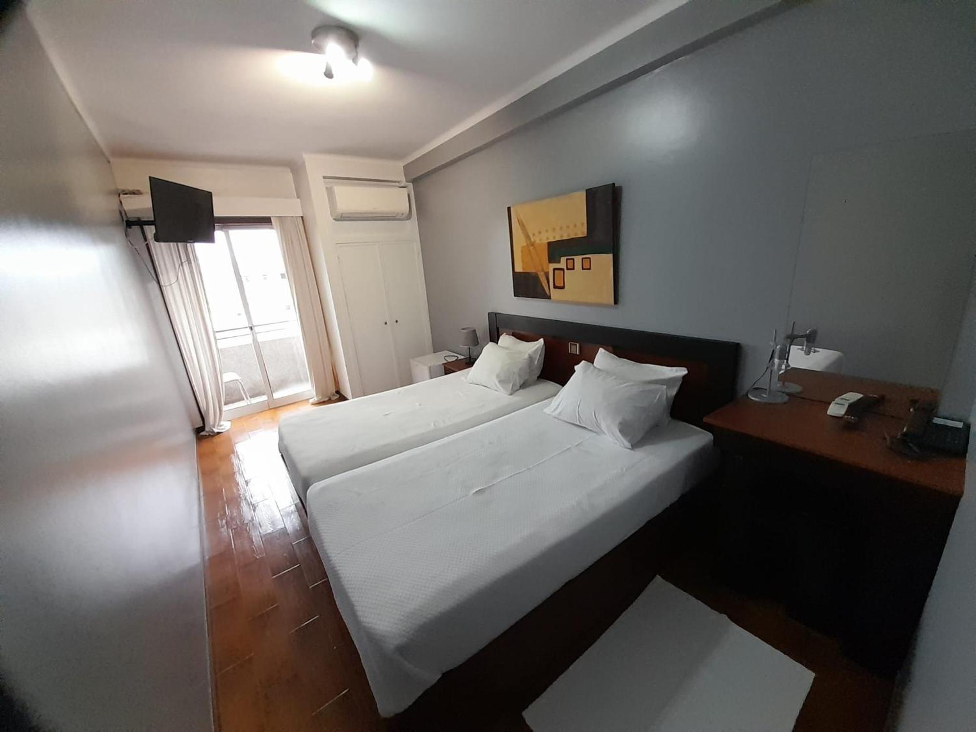 Hotel Dom Joao IV กิมาไรส์ ภายนอก รูปภาพ